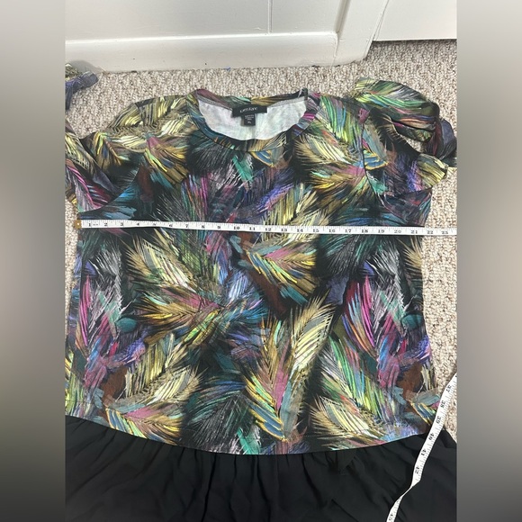 Karen Kane multicolored blouse with a unique bottom design, size XL. - Picture 9 of 9